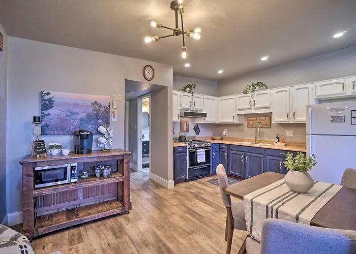 Apartment Luxe Route 66 Getaway With Aandc In Downtown Williams! Williams